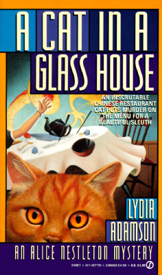 A Cat in a Glass House (An Alice Nestleton Mystery)
