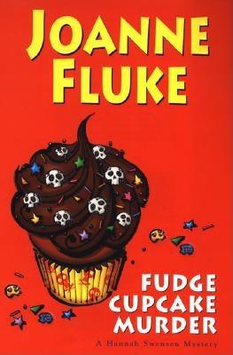 Fudge Cupcake Murder: A Hannah Swensen Mystery - Book Club Edition