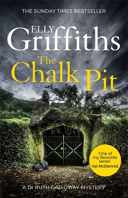 Chalk Pit: The Dr Ruth Galloway Mystery, Book 9